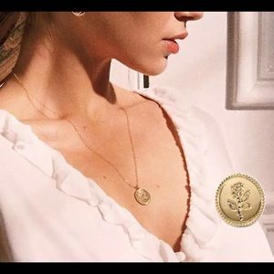 NWOT Round Floral Boho Pendant Necklace